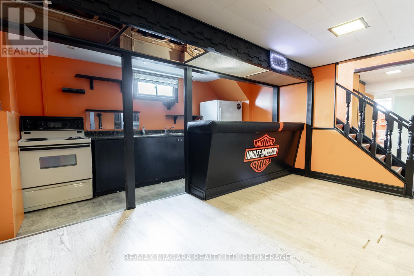 69 Golden Boulevard W, Welland (Lincoln/crowland), Ontario  L3B 1H5 - Photo 21 - X12336336