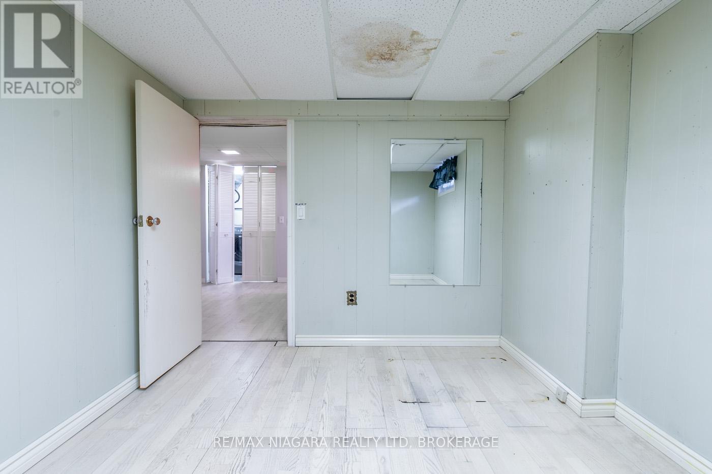 69 Golden Boulevard W, Welland (Lincoln/crowland), Ontario  L3B 1H5 - Photo 27 - X12336336
