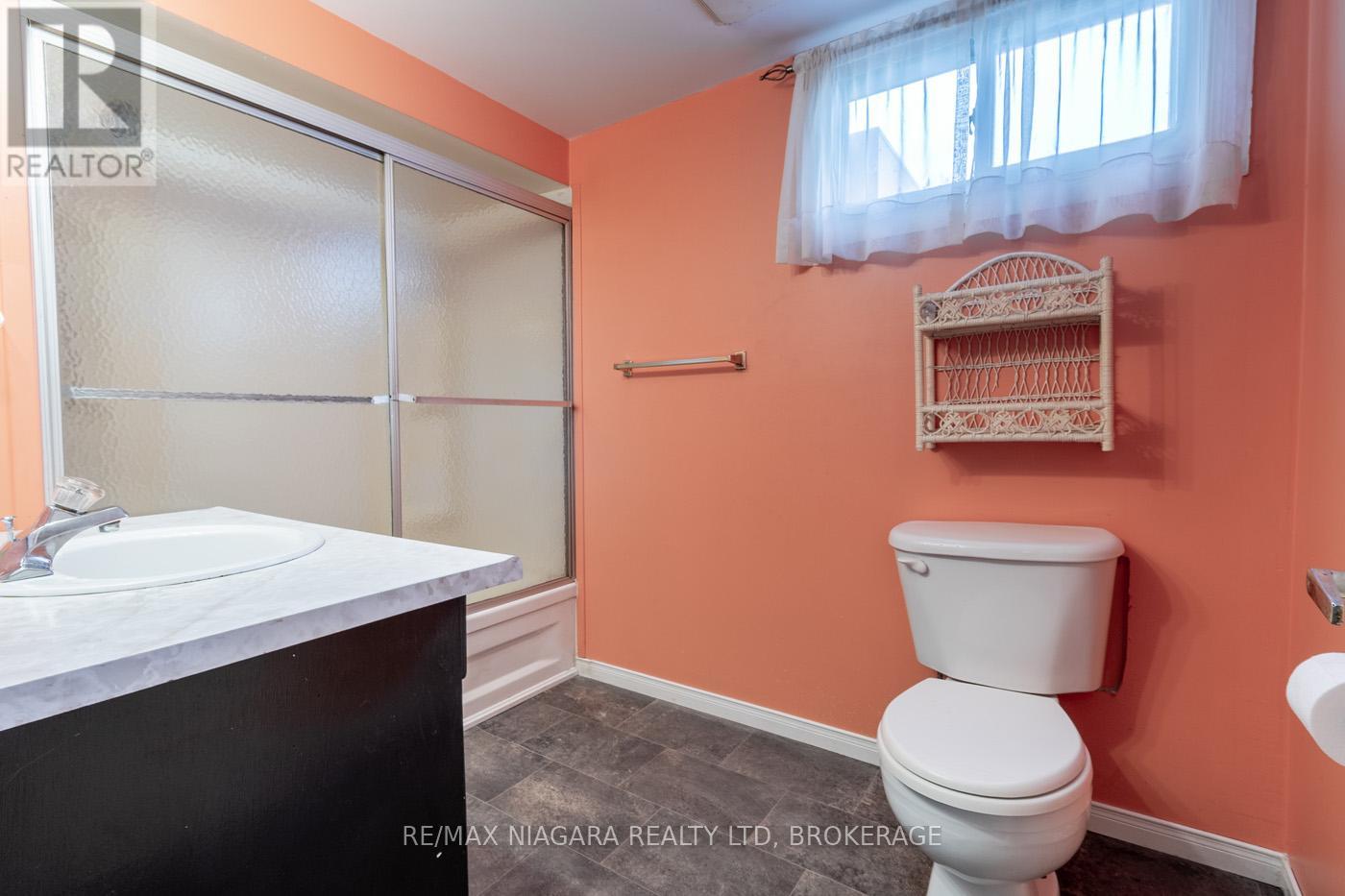 69 Golden Boulevard W, Welland (Lincoln/crowland), Ontario  L3B 1H5 - Photo 29 - X12336336