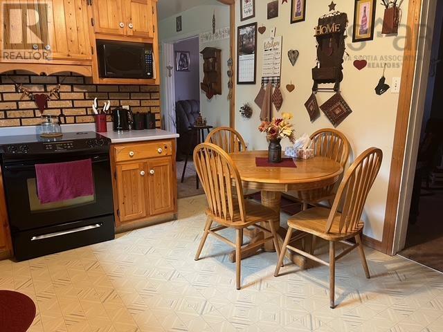 82 High Street, Baddeck, Nova Scotia  B0E 1B0 - Photo 6 - 202516626