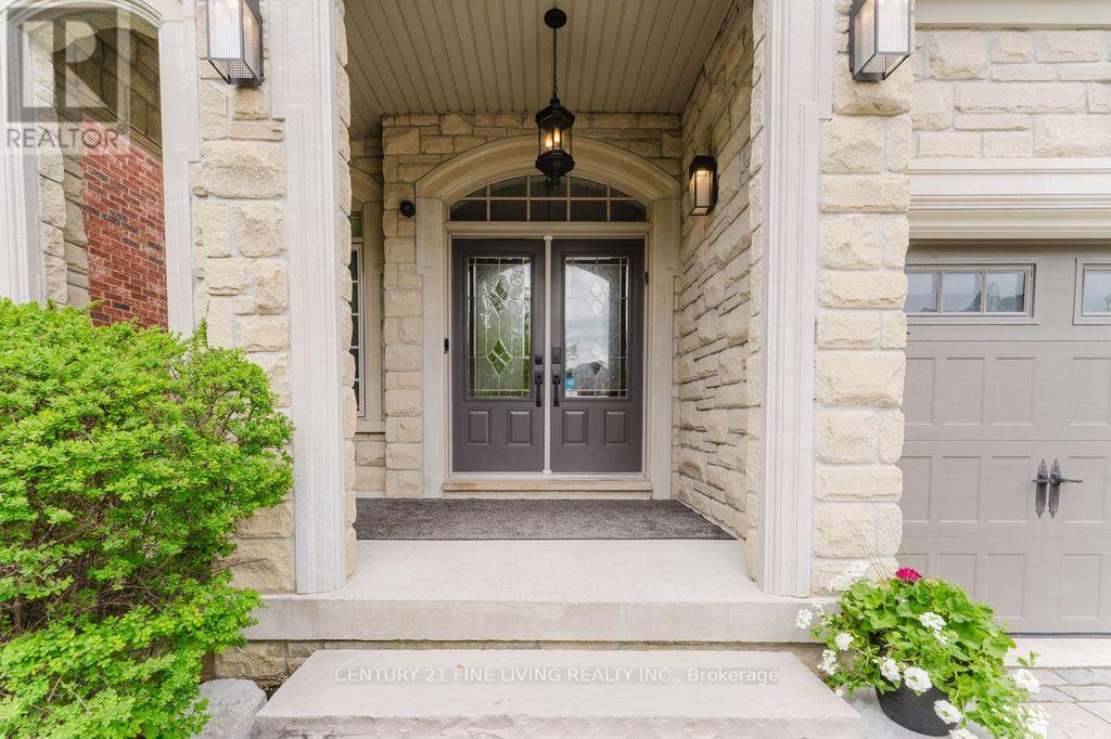 Property at 96 WOLF CREEK CRESCENT image 3