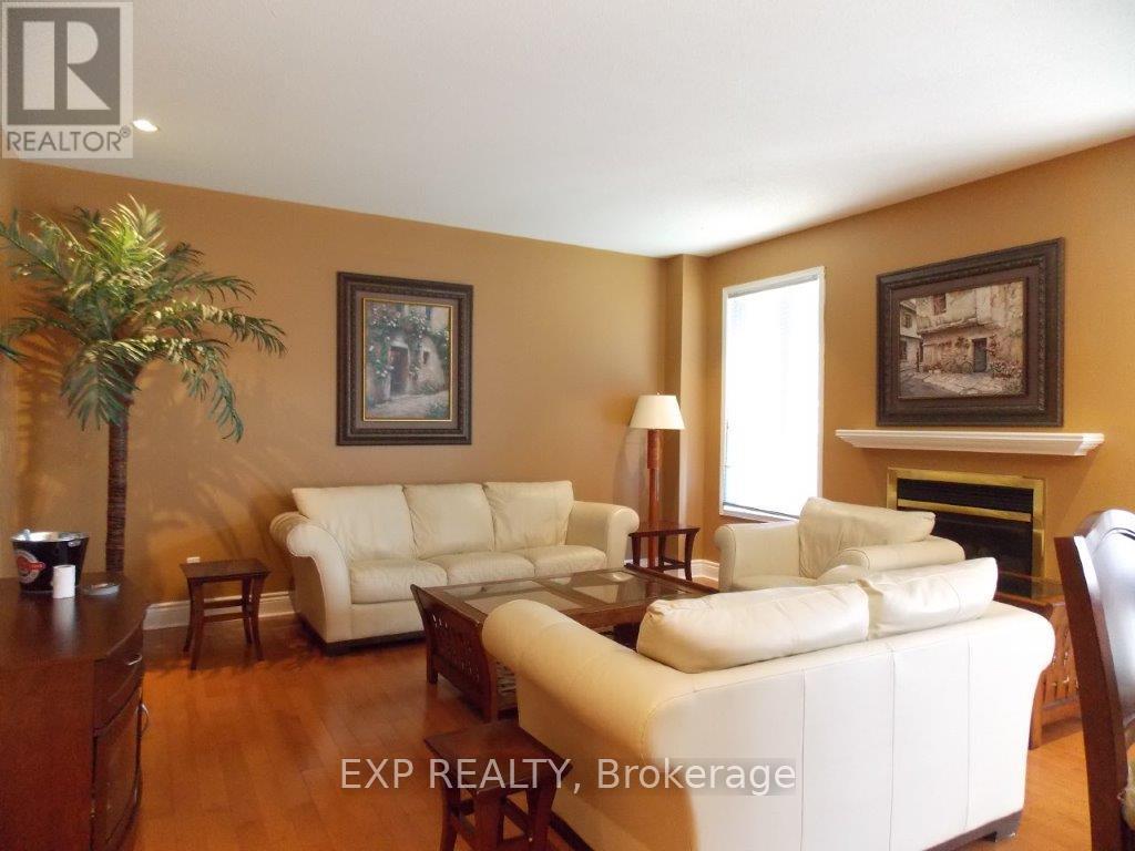 129 Annapolis Circle, Ottawa, Ontario  K1V 1Z3 - Photo 4 - X12336376