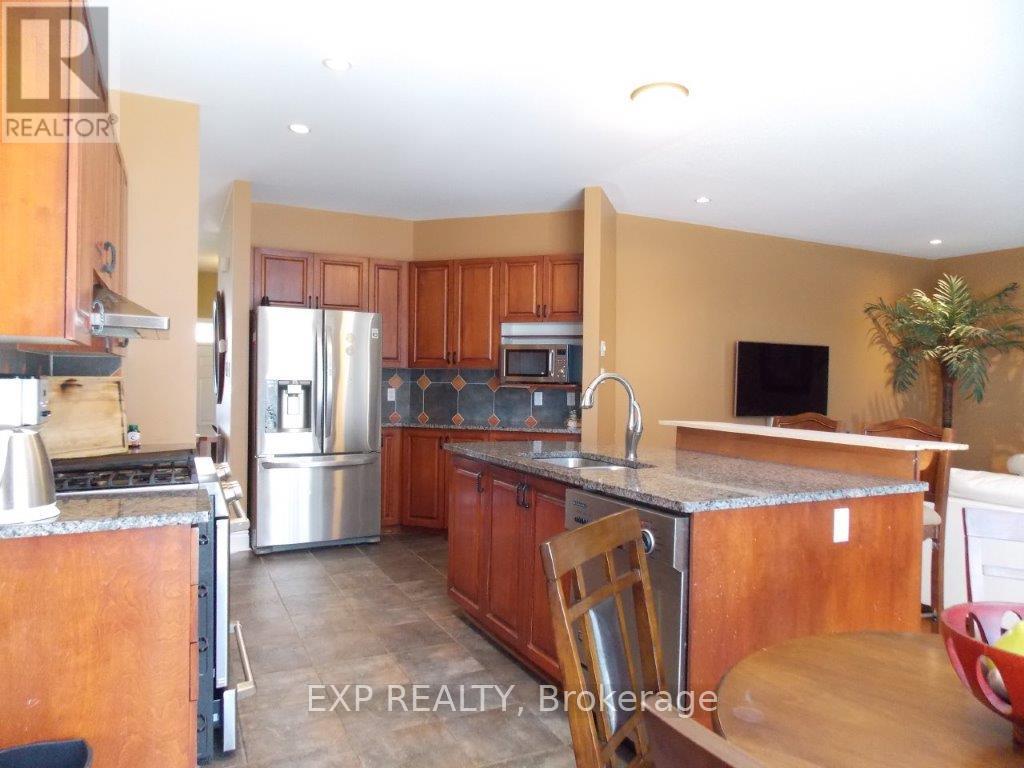 129 Annapolis Circle, Ottawa, Ontario  K1V 1Z3 - Photo 9 - X12336376