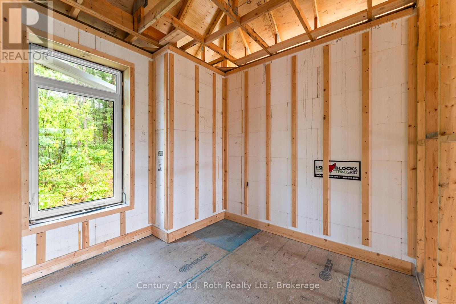 8126 Oakridge Drive, Severn, Ontario  L0K 2B0 - Photo 18 - S12336347