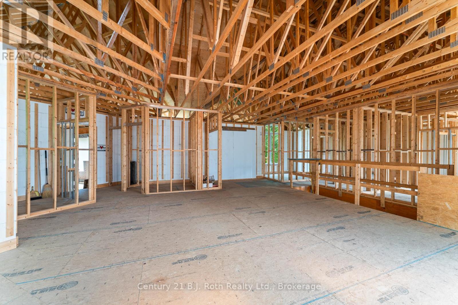 8126 Oakridge Drive, Severn, Ontario  L0K 2B0 - Photo 9 - S12336347