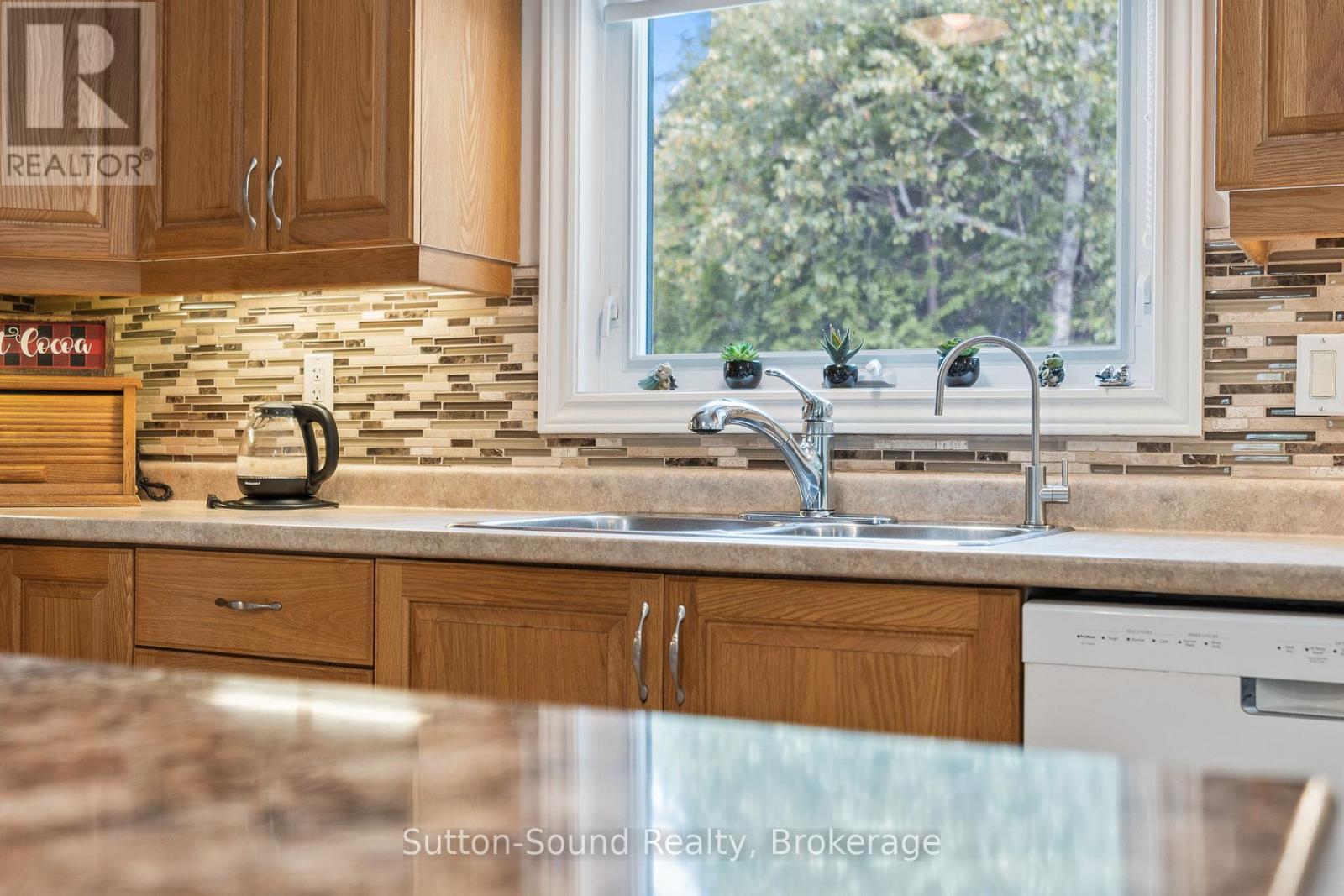 1215 Sunset Drive, South Bruce Peninsula, Ontario  N0H 2T0 - Photo 15 - X12336368
