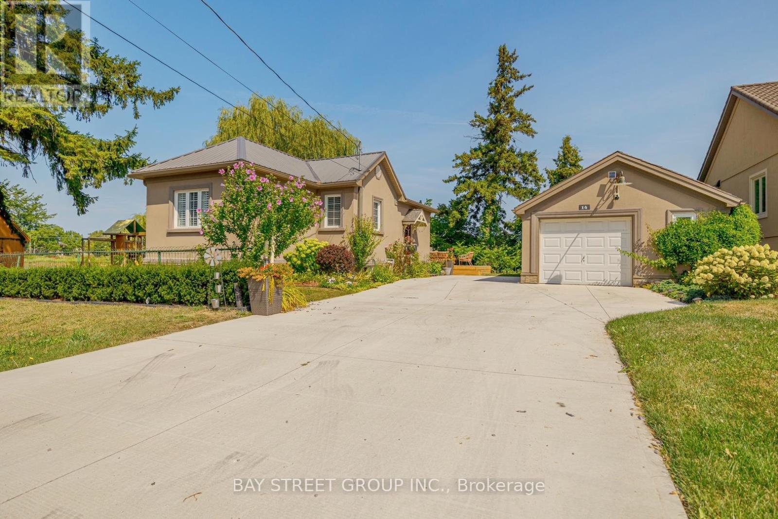 14 Marlatts Road, Thorold, Ontario  L2V 1N1 - Photo 5 - X12336370