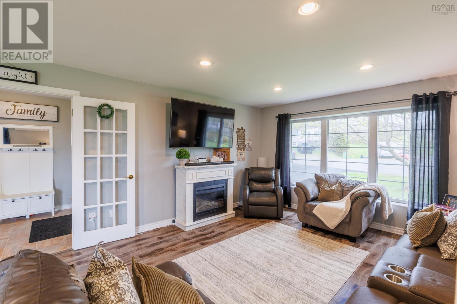 2 Placid Court, Yarmouth, Nova Scotia  B5A 4N5 - Photo 3 - 202510636