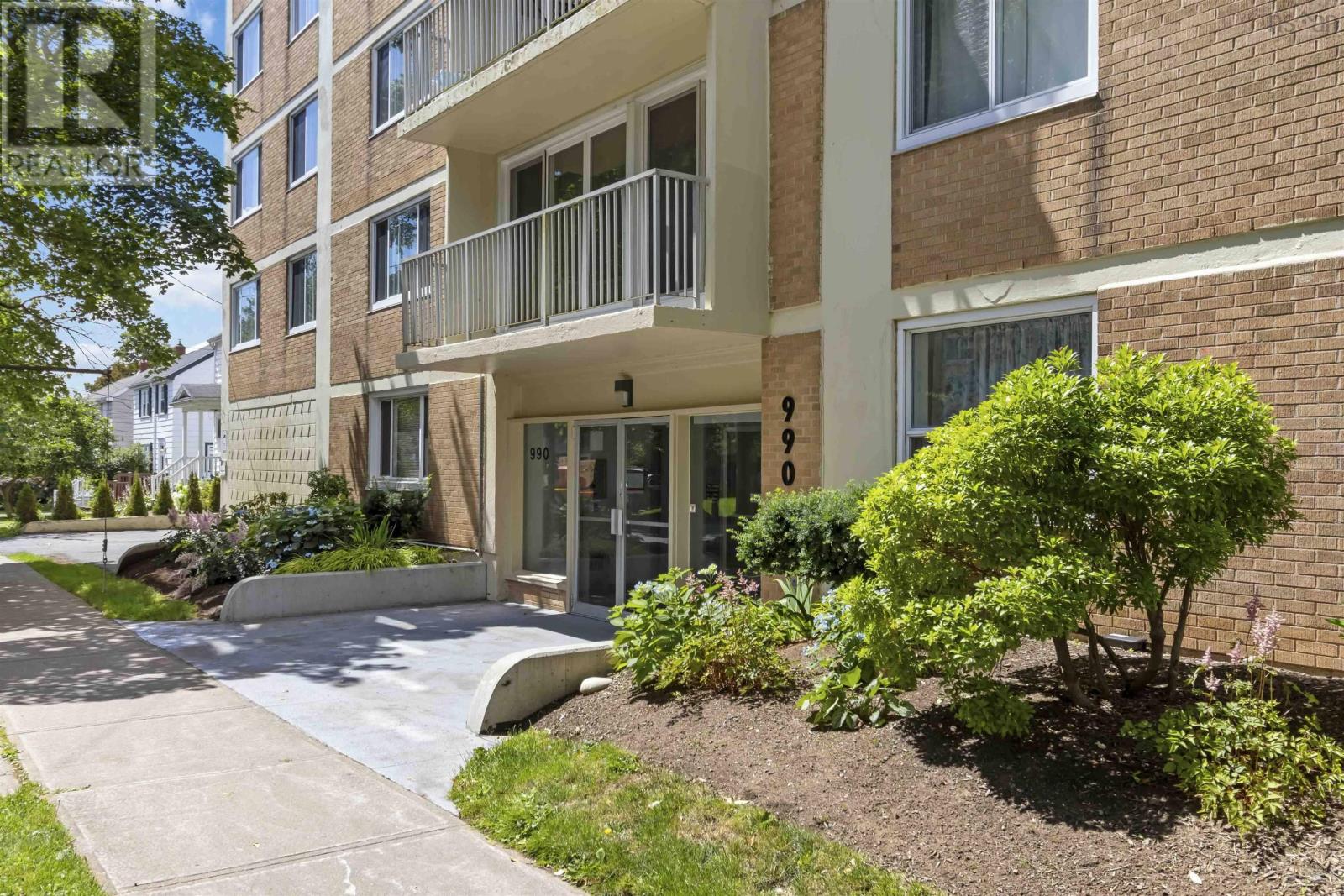Property at 304 990 Mclean Street image 3
