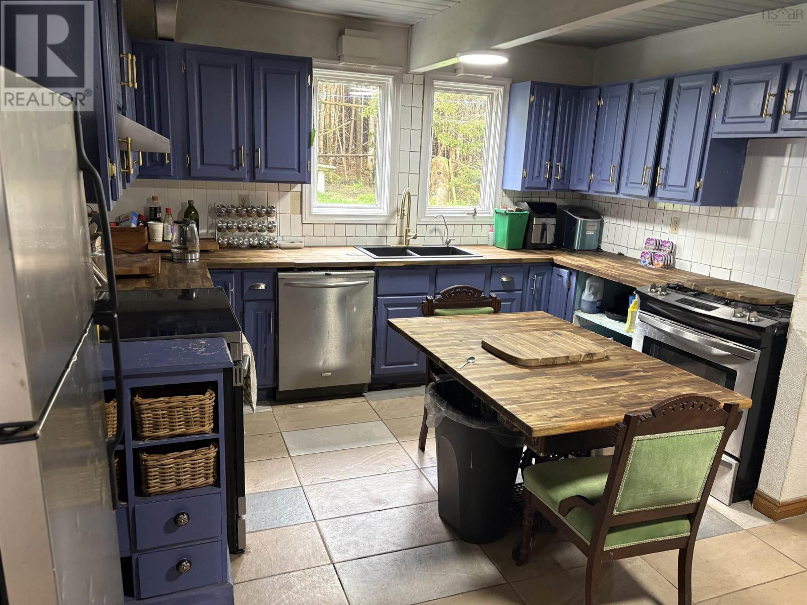 24 Oceanic Drive, East Lawrencetown, Nova Scotia  B2Z 1P4 - Photo 2 - 202517606