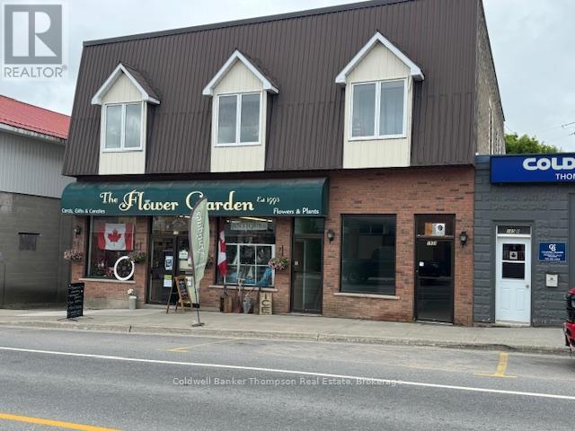 <div class="slider-price">$527,000</div><p>185 Ontario Street, Burk's Falls, Ontario</p>