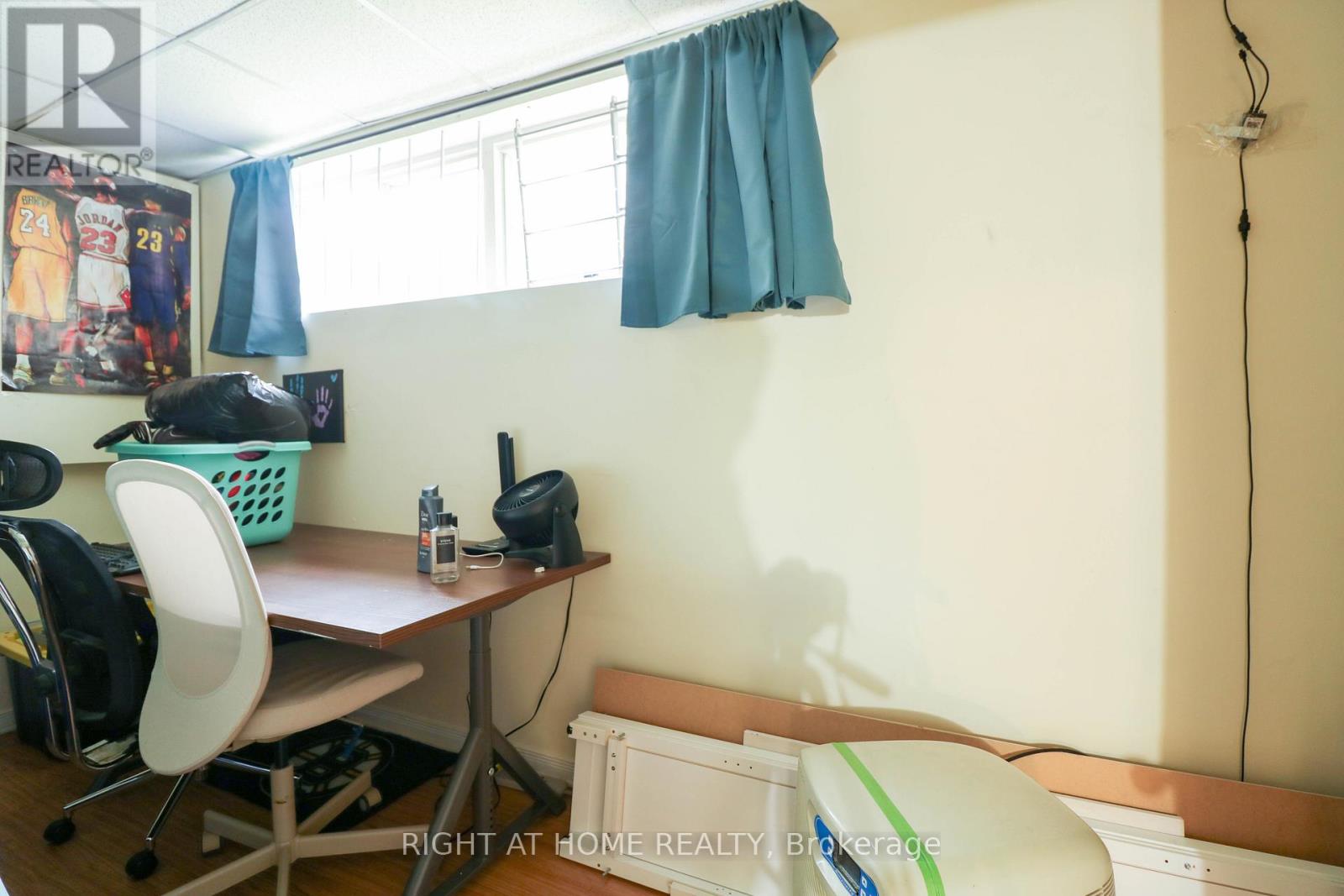 50 Fireside Crescent, Ottawa, Ontario  K1T 1Z4 - Photo 25 - X12336452