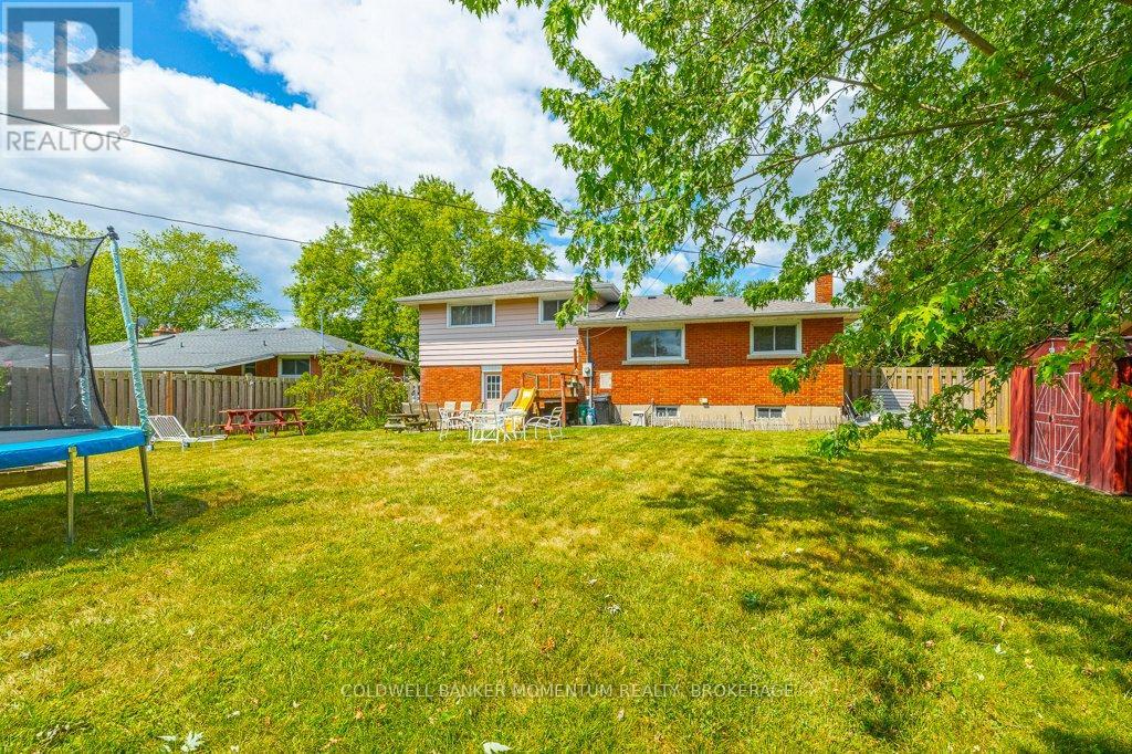 86 Crescent Drive, Welland (Dain City), Ontario  L3B 2X3 - Photo 37 - X12336417