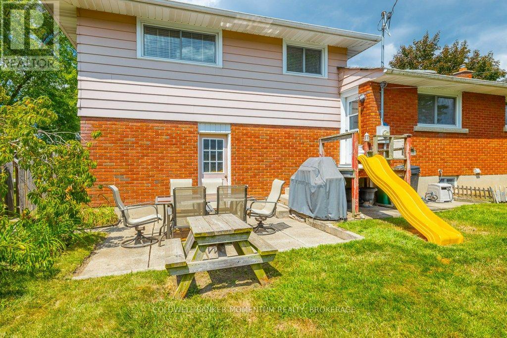 86 Crescent Drive, Welland (Dain City), Ontario  L3B 2X3 - Photo 39 - X12336417