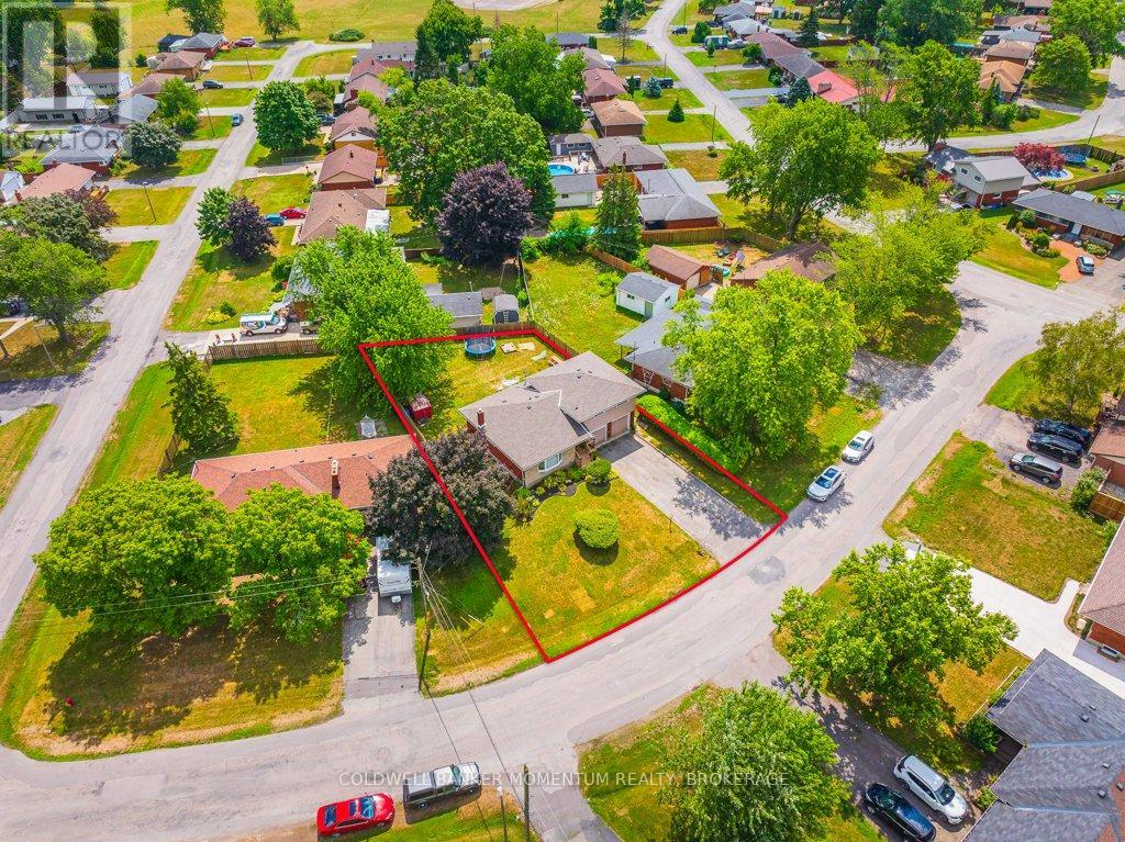 86 Crescent Drive, Welland (Dain City), Ontario  L3B 2X3 - Photo 44 - X12336417