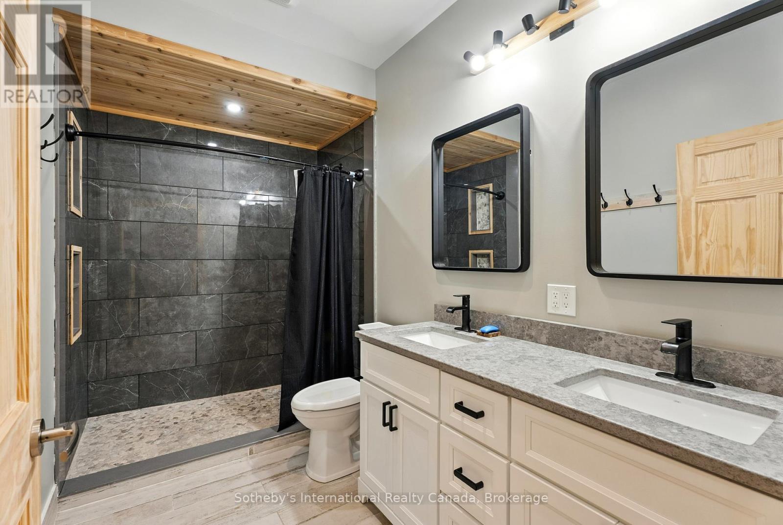 2749 Brunel Road S, Huntsville, Ontario  P1H 2J3 - Photo 21 - X12336421