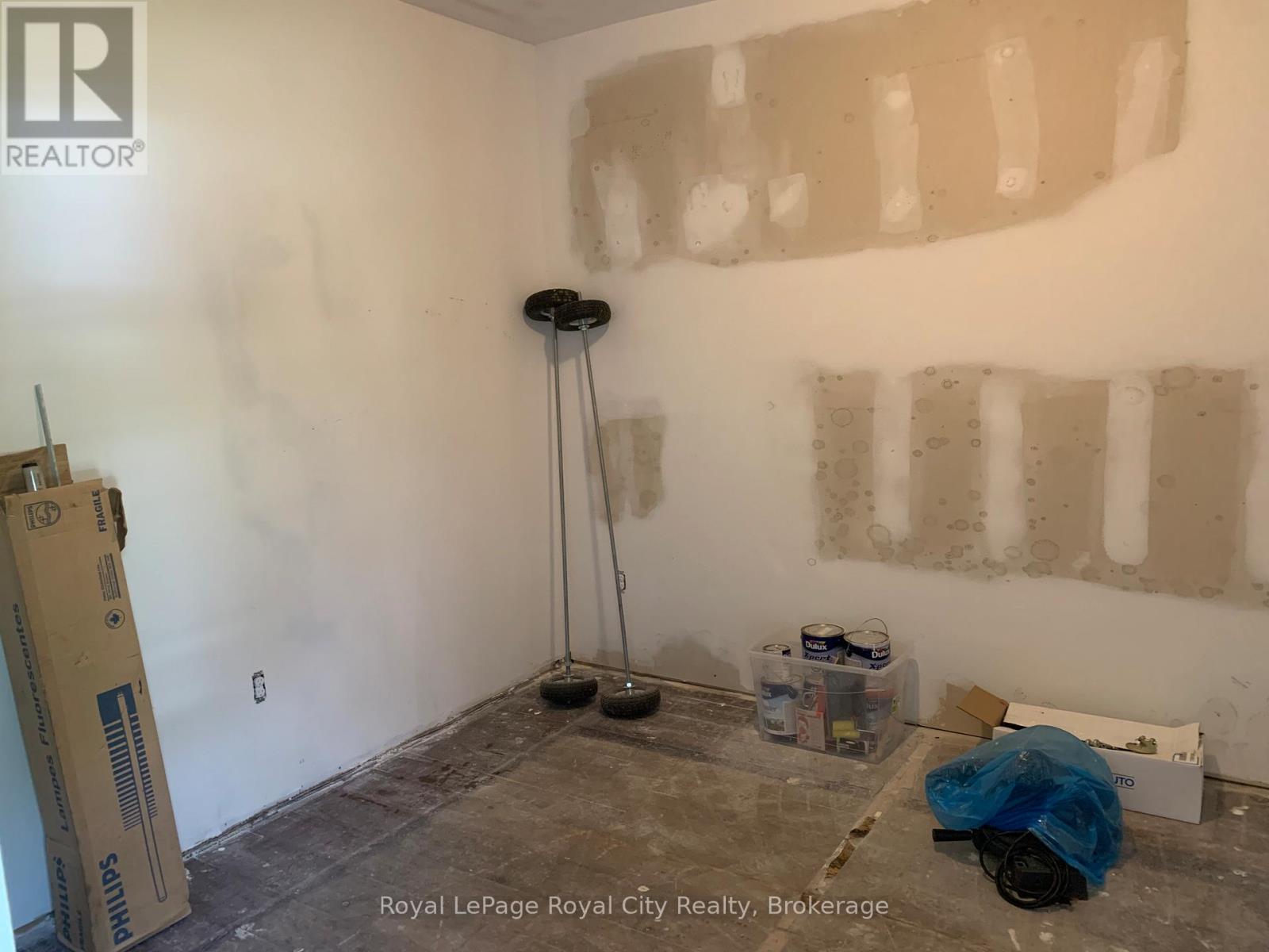 180 Waterloo Avenue, Guelph, Ontario  N1H 3J3 - Photo 6 - X12336431