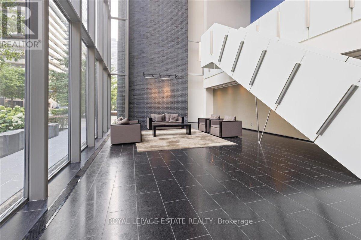 811 - 33 Charles Street E, Toronto, Ontario  M4Y 0A2 - Photo 4 - C12336403