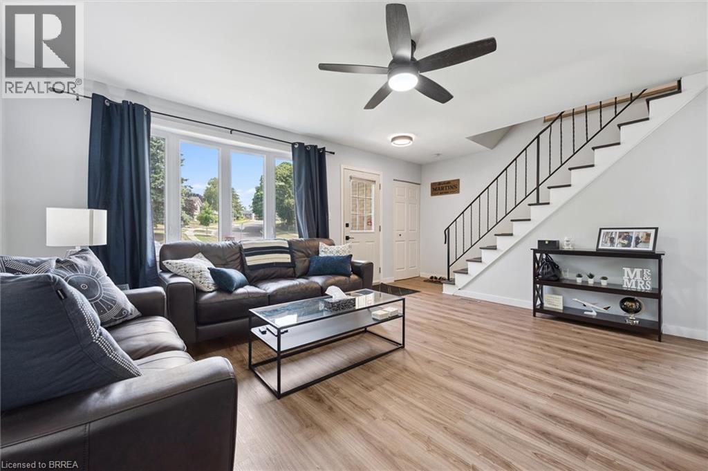 Property at 400 ODLUM Drive image 4
