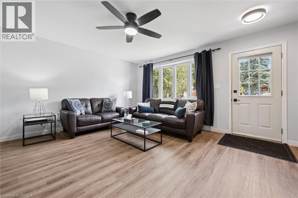 Property at 400 ODLUM Drive image 5