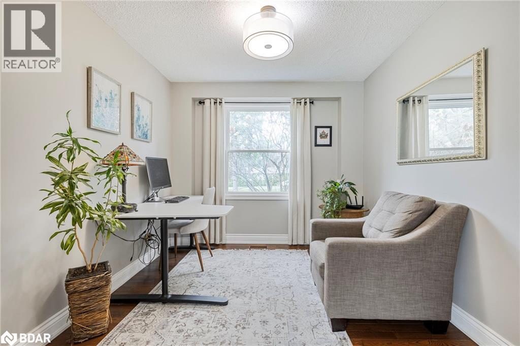 Property at 31 LAWRENCE Avenue image 5