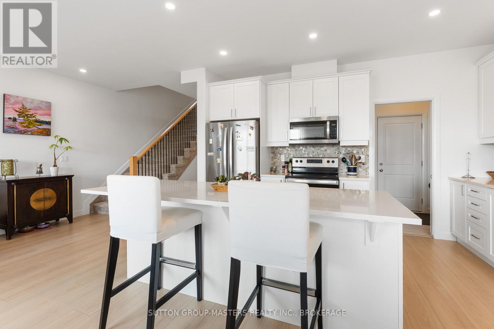 229 Superior Drive, Loyalist (Amherstview), Ontario  K7N 0E9 - Photo 12 - X12336476
