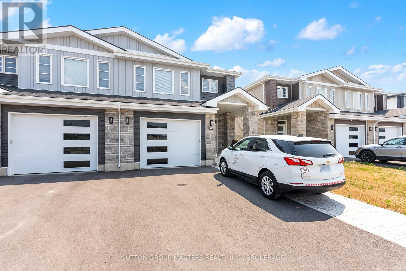 229 Superior Drive, Loyalist (Amherstview), Ontario  K7N 0E9 - Photo 2 - X12336476