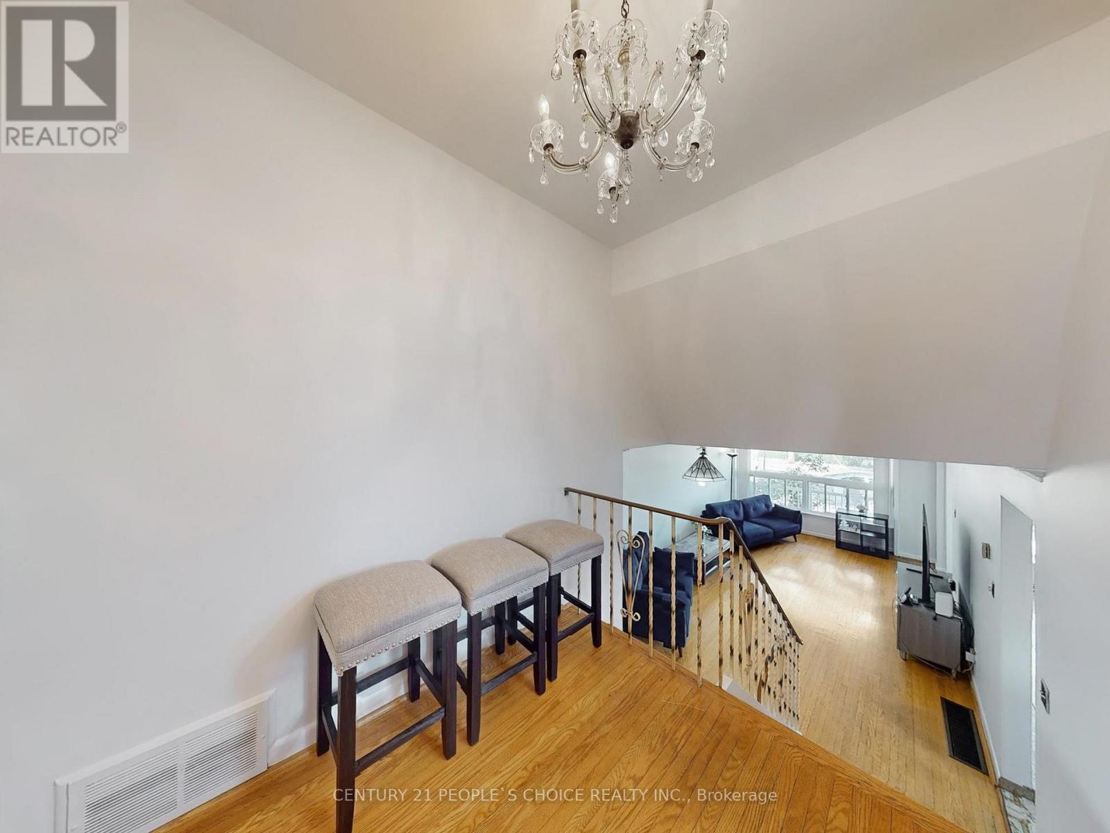 42 Clayhall Crescent, Toronto (York University Heights), Ontario  M3J 1W6 - Photo 14 - W12336448