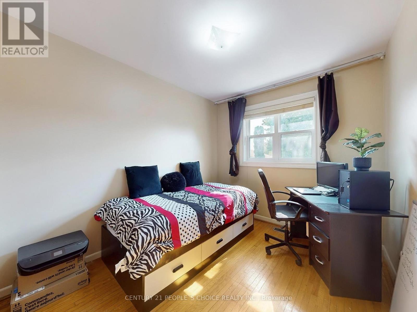 42 Clayhall Crescent, Toronto (York University Heights), Ontario  M3J 1W6 - Photo 18 - W12336448