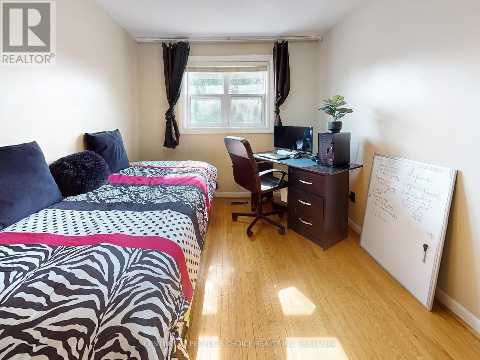 42 Clayhall Crescent, Toronto (York University Heights), Ontario  M3J 1W6 - Photo 19 - W12336448