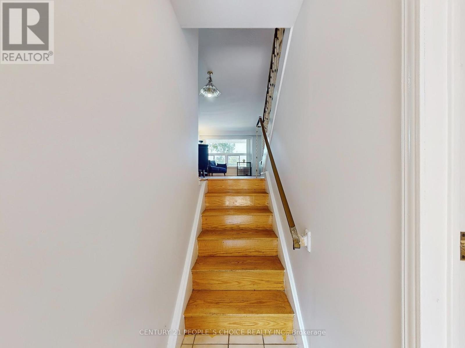 42 Clayhall Crescent, Toronto (York University Heights), Ontario  M3J 1W6 - Photo 20 - W12336448