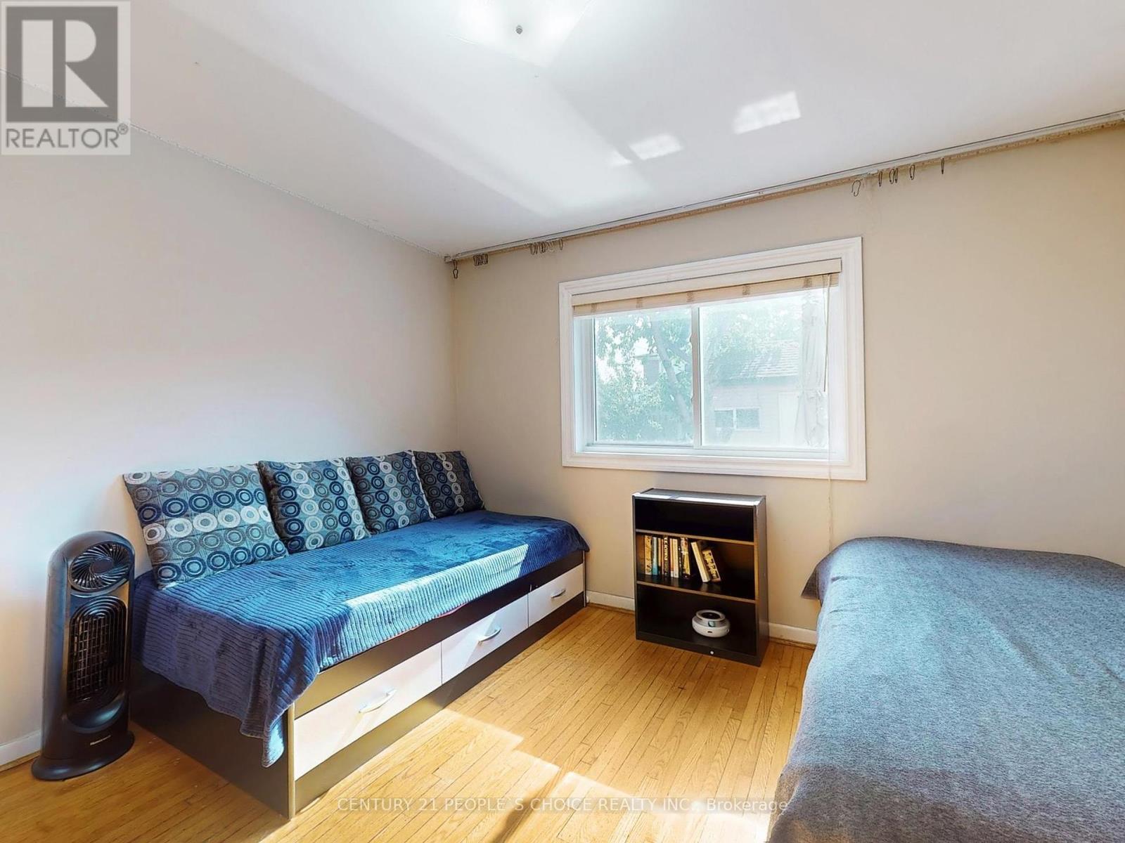 42 Clayhall Crescent, Toronto (York University Heights), Ontario  M3J 1W6 - Photo 21 - W12336448