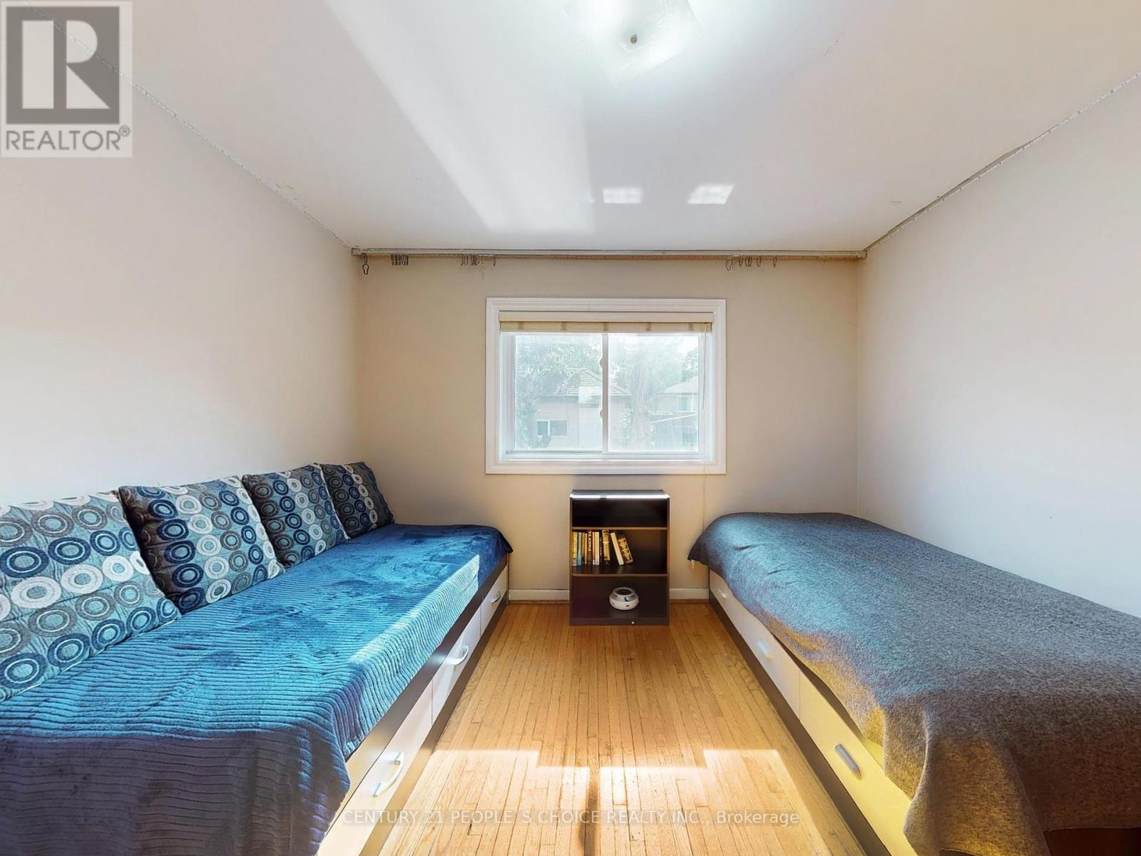 42 Clayhall Crescent, Toronto (York University Heights), Ontario  M3J 1W6 - Photo 22 - W12336448