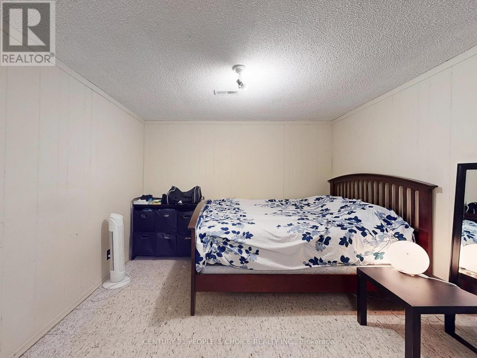 42 Clayhall Crescent, Toronto (York University Heights), Ontario  M3J 1W6 - Photo 28 - W12336448