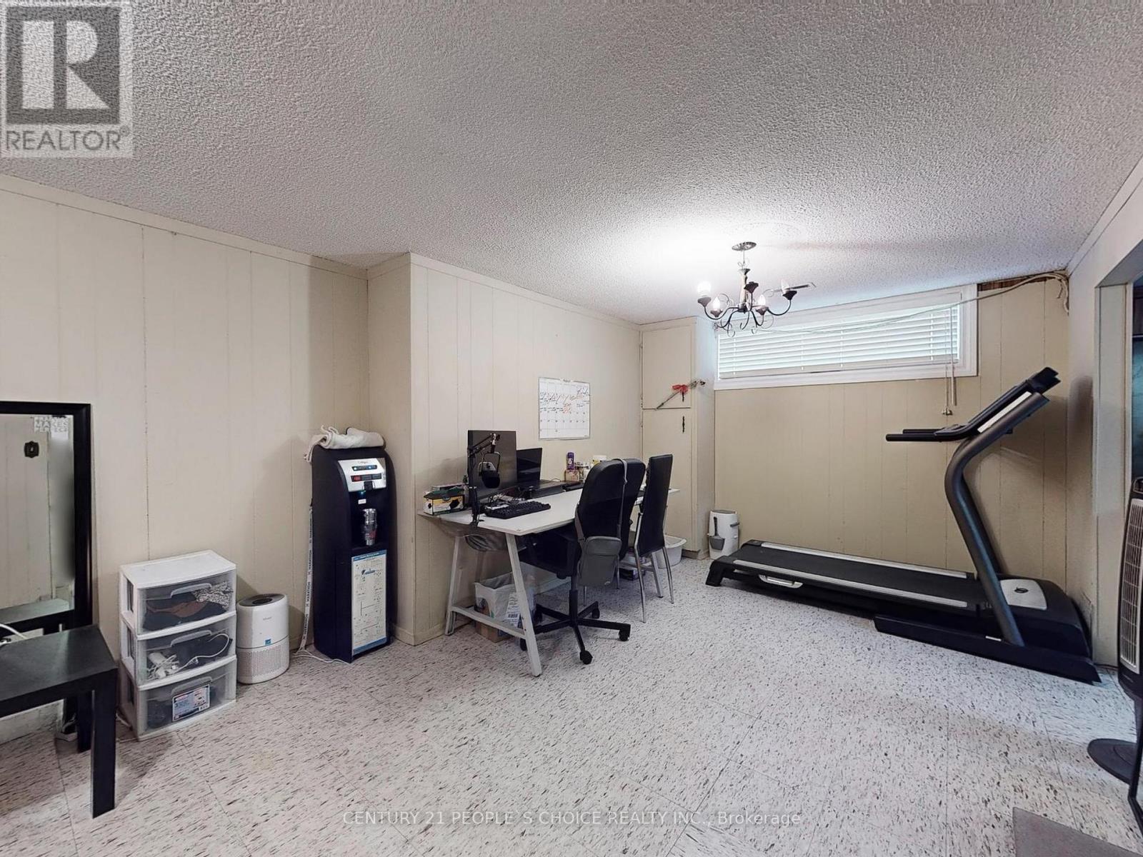 42 Clayhall Crescent, Toronto (York University Heights), Ontario  M3J 1W6 - Photo 29 - W12336448