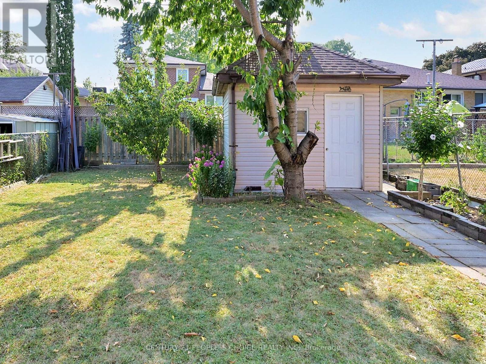 42 Clayhall Crescent, Toronto (York University Heights), Ontario  M3J 1W6 - Photo 32 - W12336448