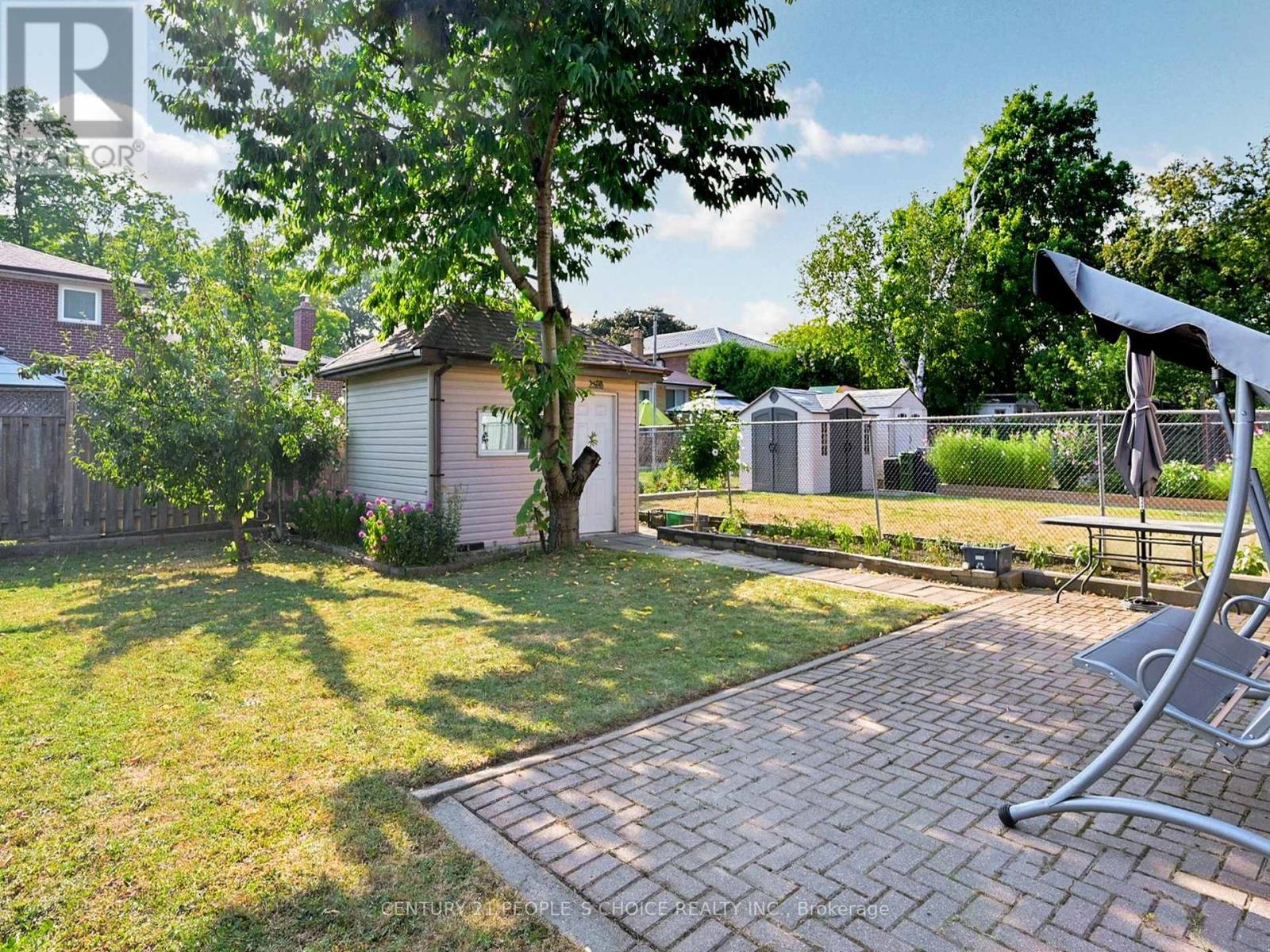 42 Clayhall Crescent, Toronto (York University Heights), Ontario  M3J 1W6 - Photo 33 - W12336448