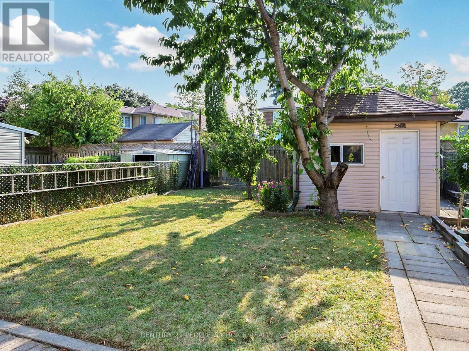 42 Clayhall Crescent, Toronto (York University Heights), Ontario  M3J 1W6 - Photo 34 - W12336448