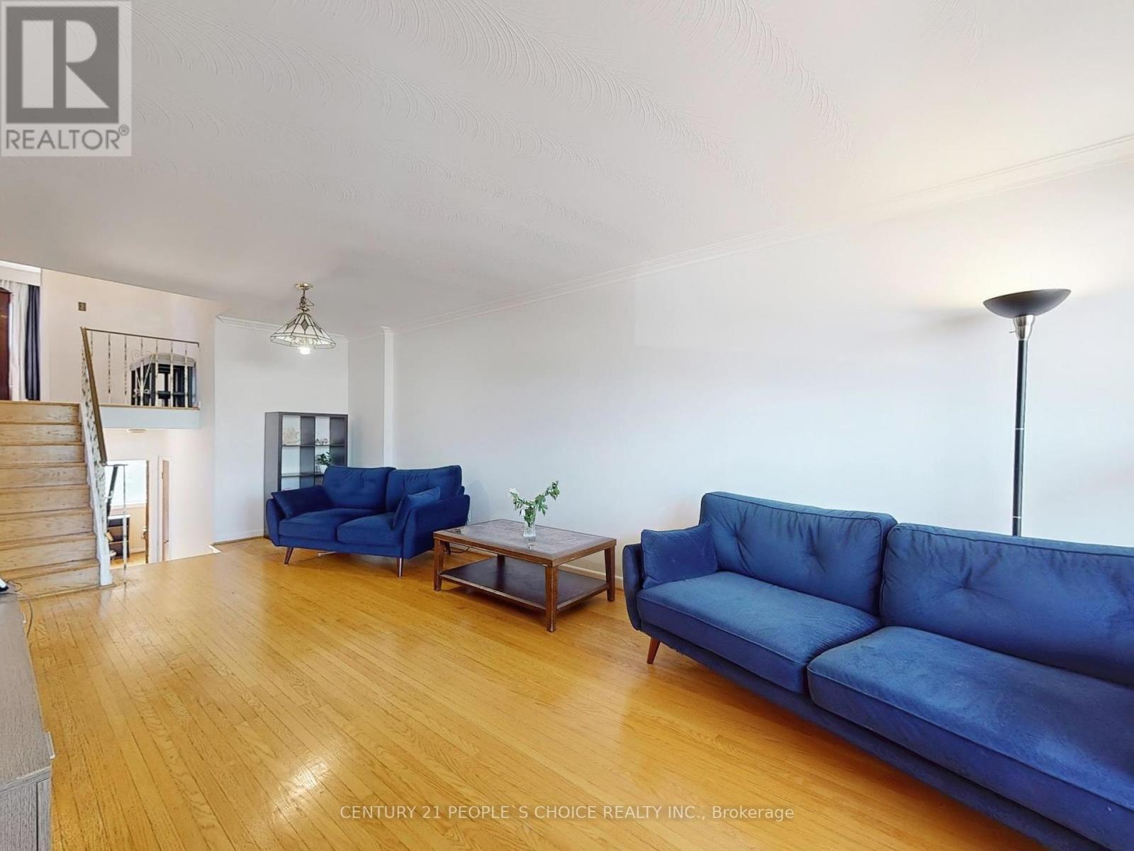 42 Clayhall Crescent, Toronto (York University Heights), Ontario  M3J 1W6 - Photo 7 - W12336448