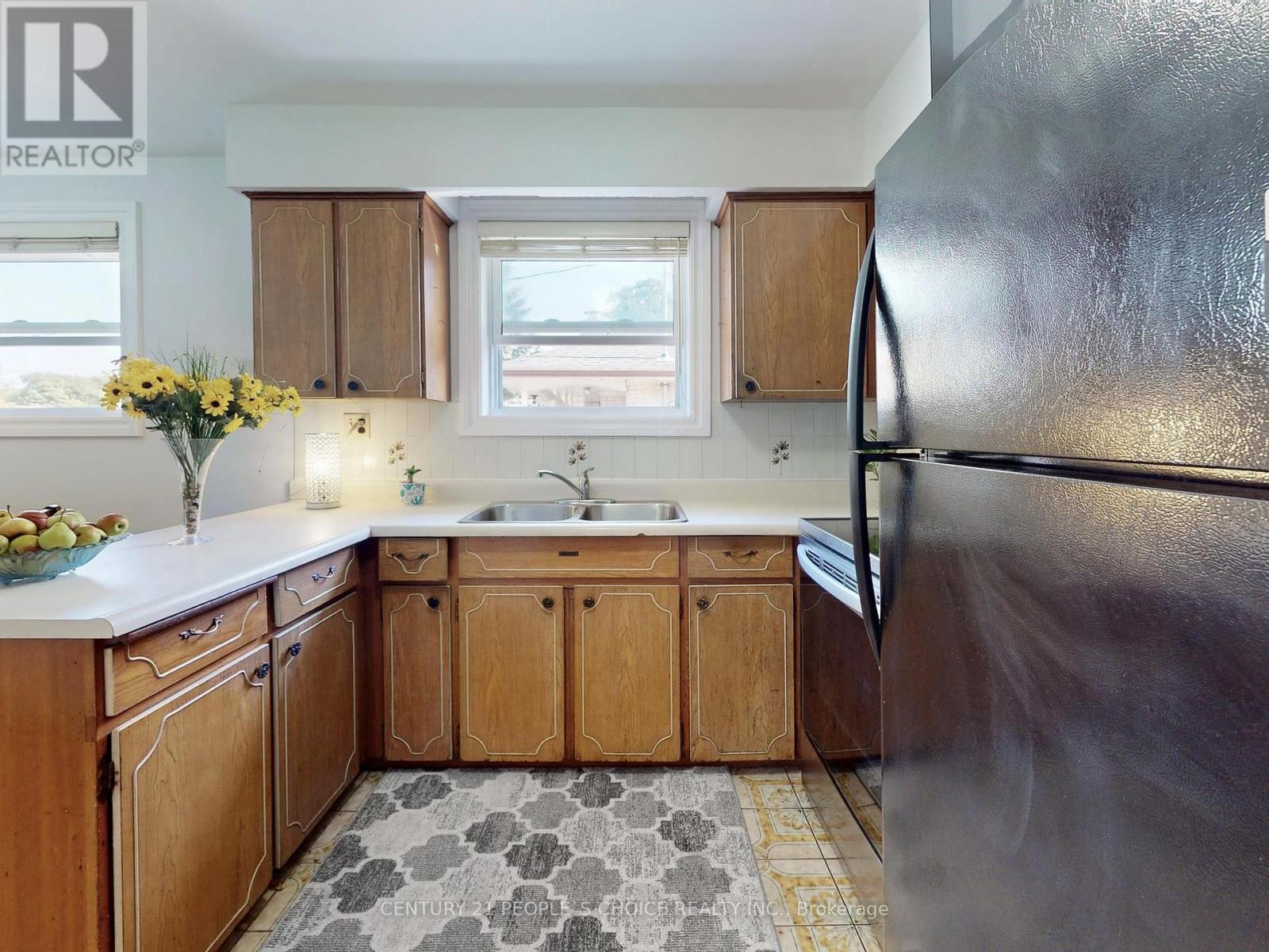 42 Clayhall Crescent, Toronto (York University Heights), Ontario  M3J 1W6 - Photo 9 - W12336448