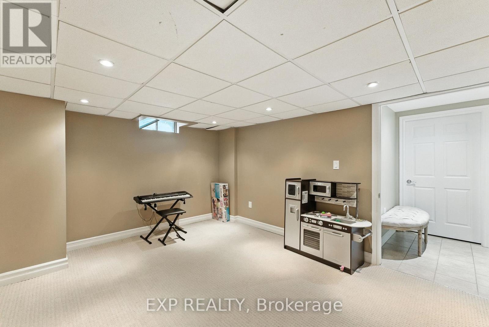 65 Sunvale Place, Hamilton, Ontario  L8E 4Z6 - Photo 38 - X12333836