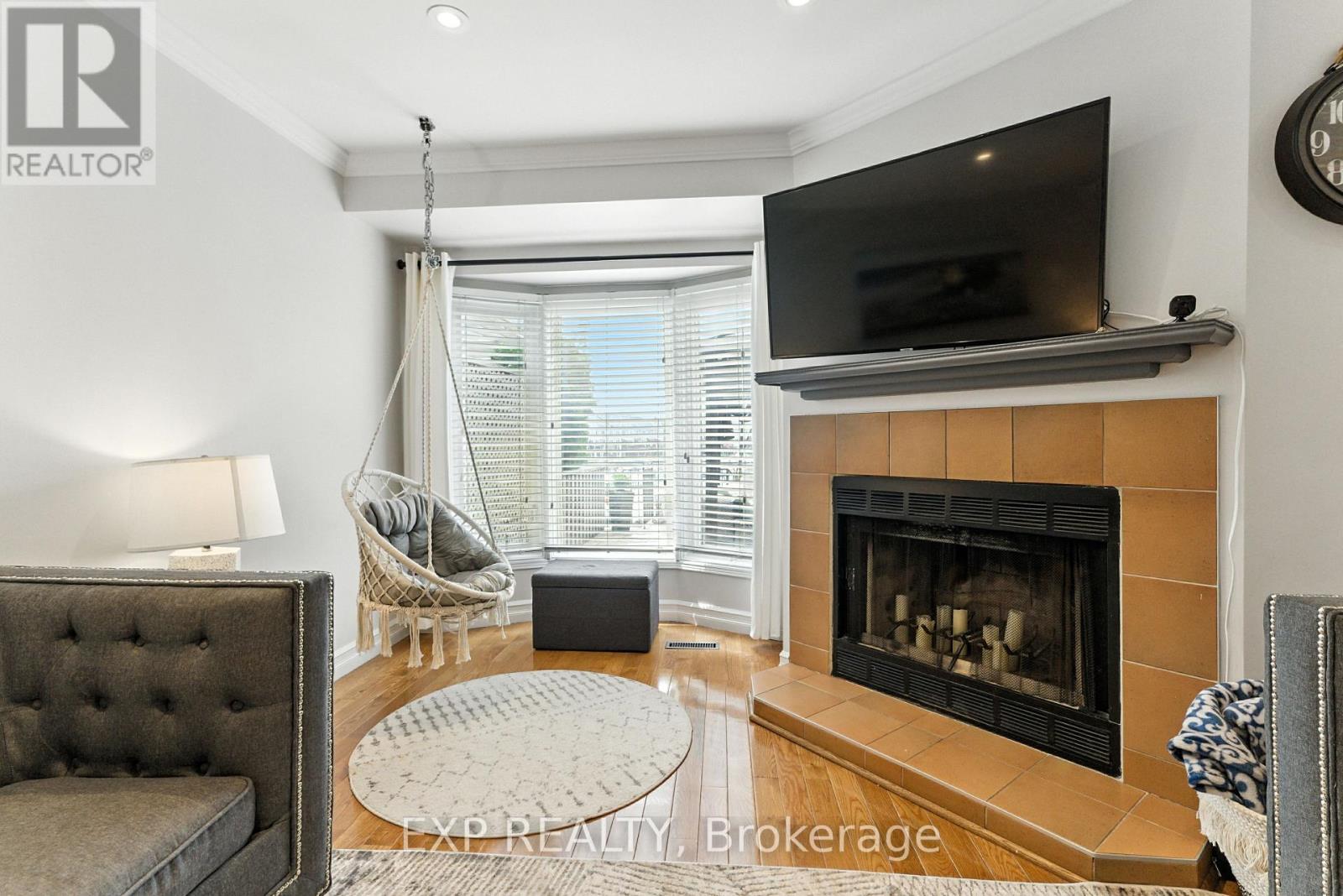 65 Sunvale Place, Hamilton, Ontario  L8E 4Z6 - Photo 7 - X12333836