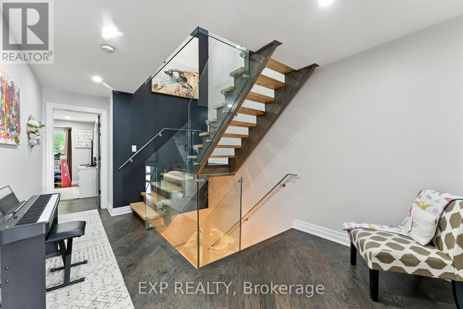 65 Sunvale Place, Hamilton, Ontario  L8E 4Z6 - Photo 19 - X12333836