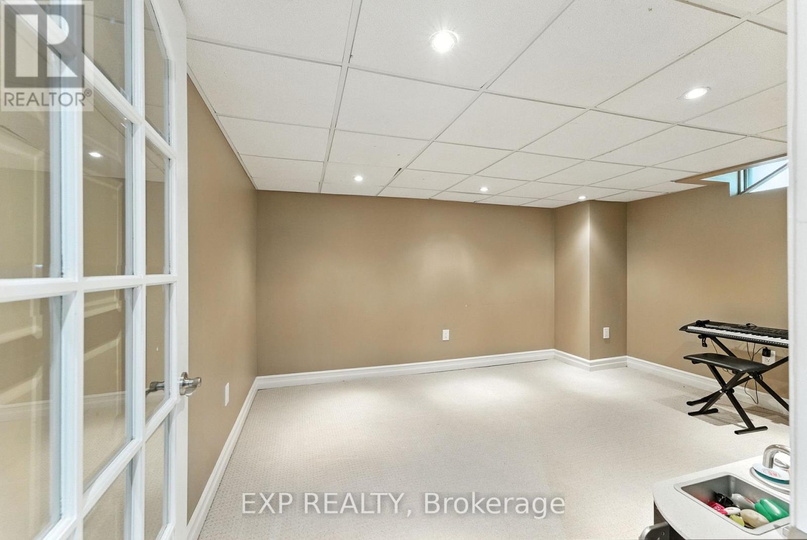 65 Sunvale Place, Hamilton, Ontario  L8E 4Z6 - Photo 39 - X12333836