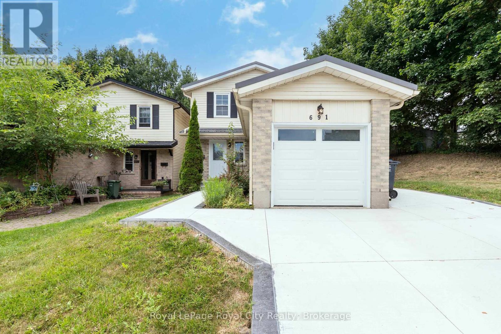 Property at 691 COLLEGE AVENUE W image 2