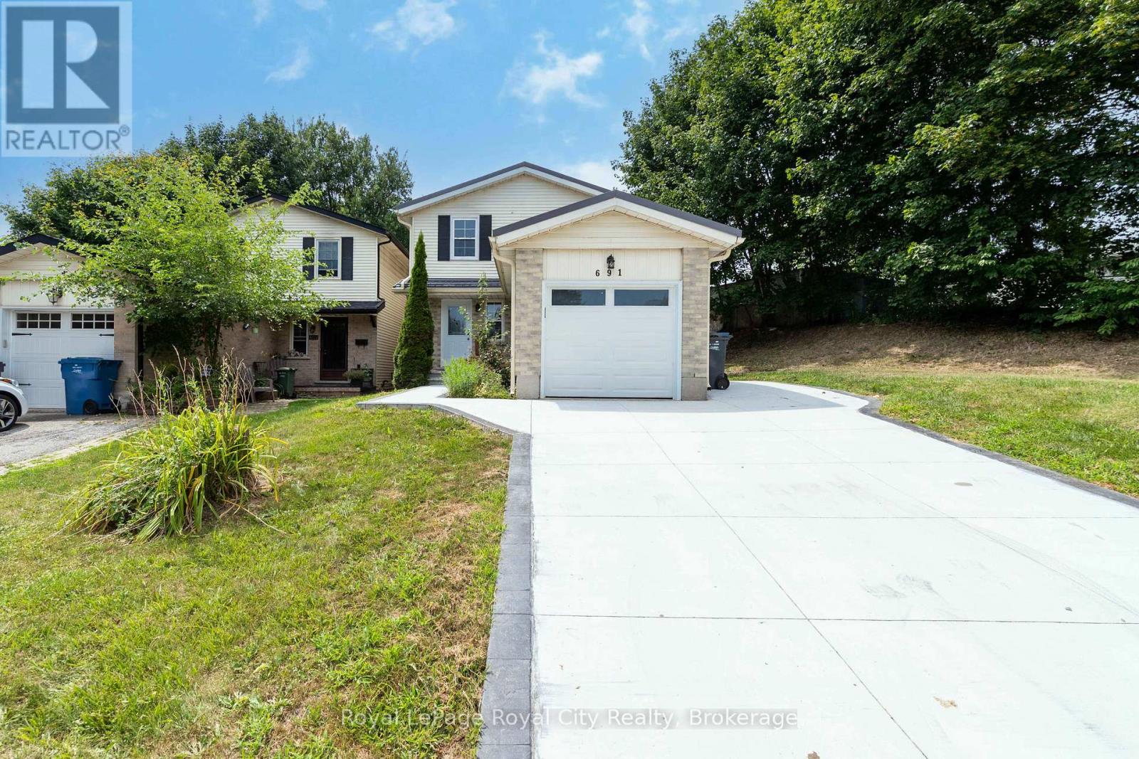 Property at 691 COLLEGE AVENUE W image 3