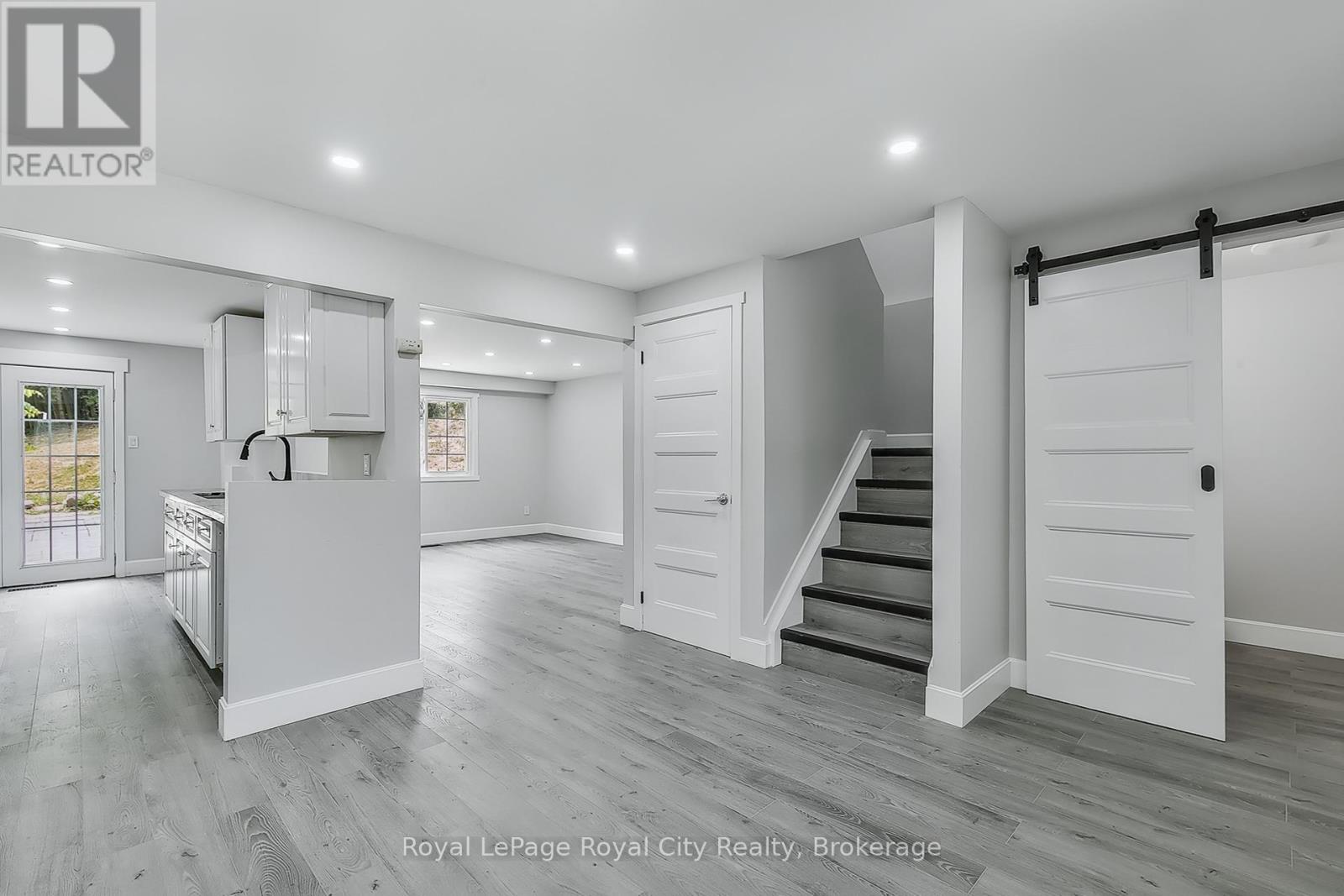 Property at 691 COLLEGE AVENUE W image 5
