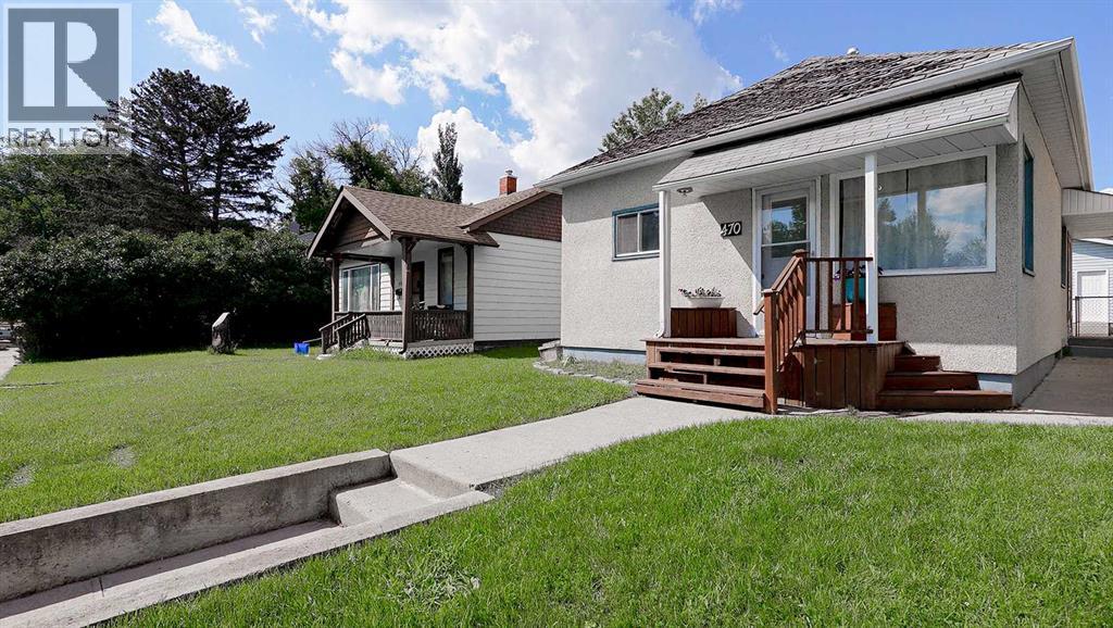 Property at 470 11 Street SE image 3