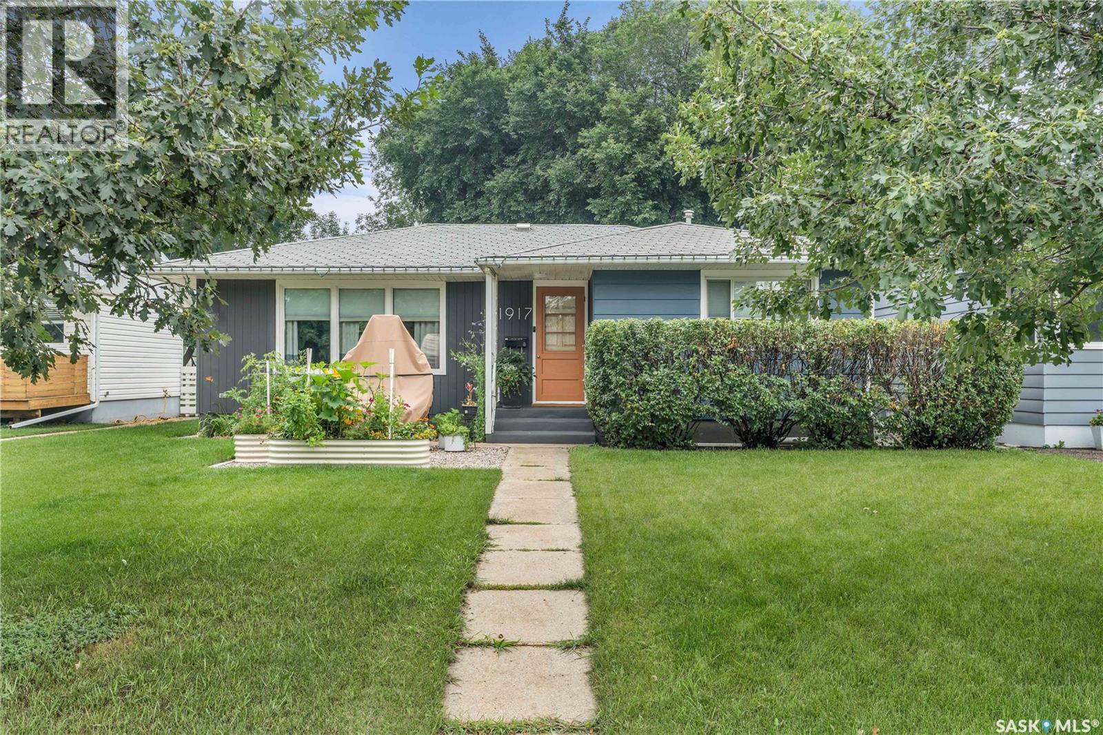 Property at 1917 Cumberland AVENUE S image 1
