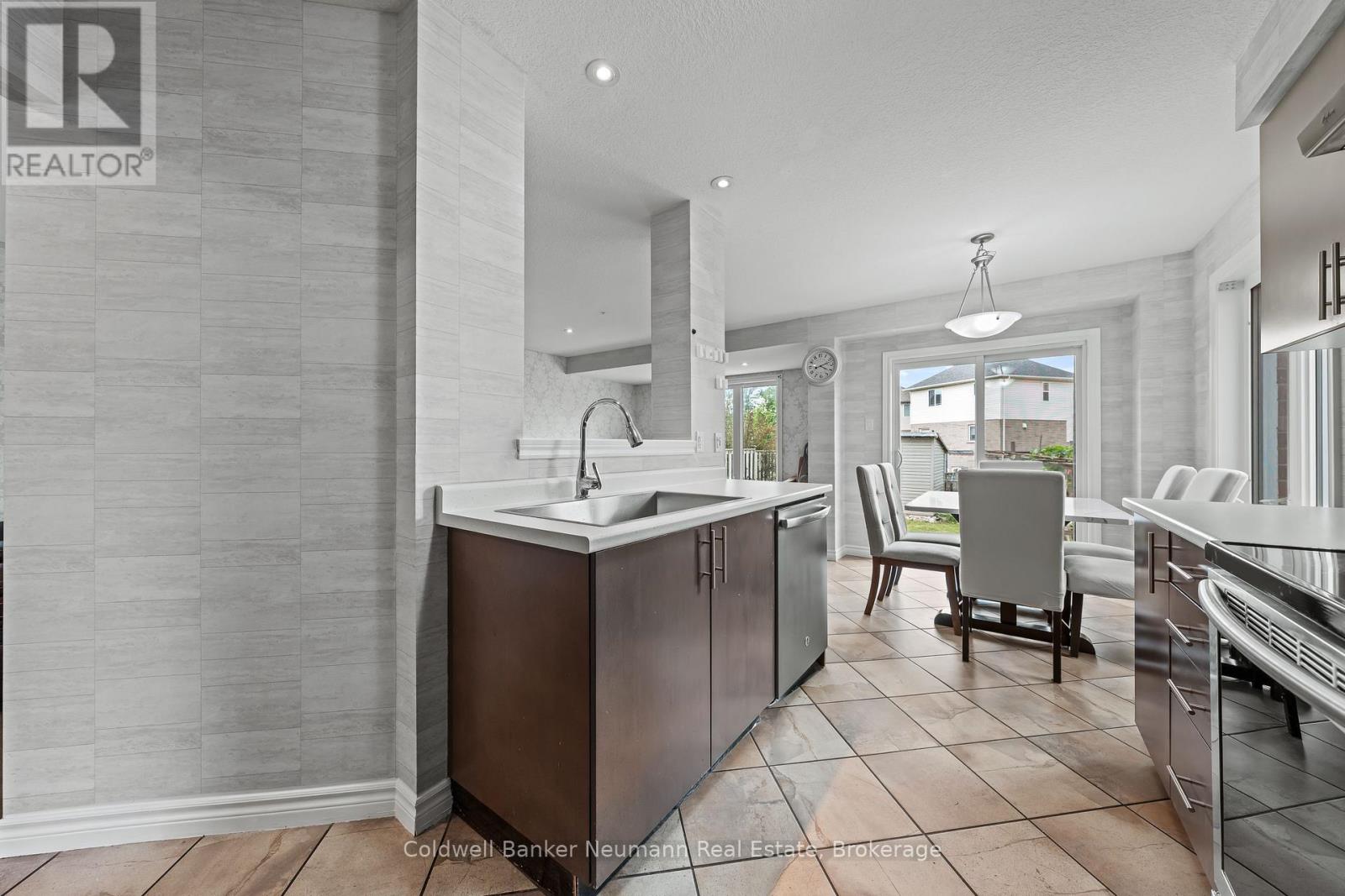40 Laughland Lane, Guelph, Ontario  N1L 0C9 - Photo 15 - X12330439